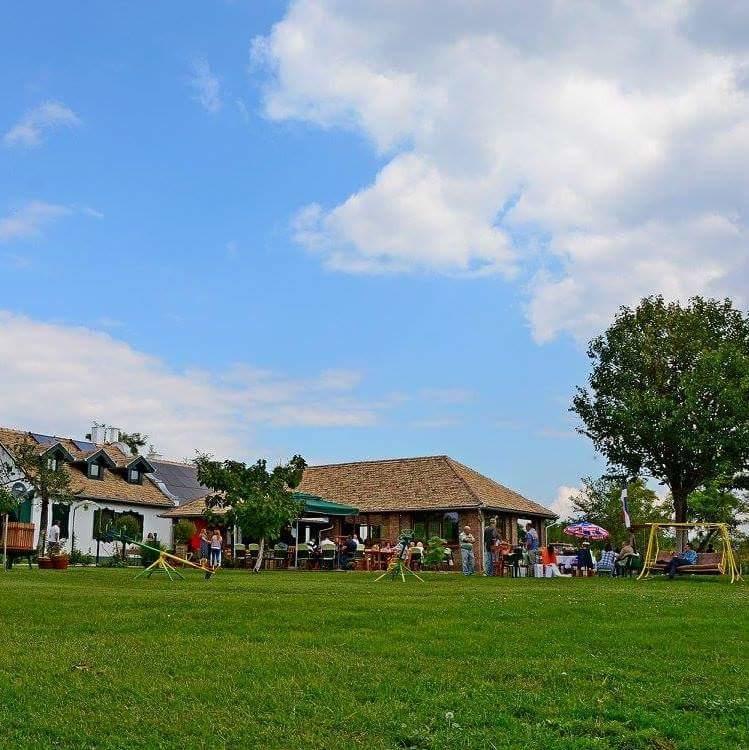 Salas Tatic Hotel Turija ภายนอก รูปภาพ