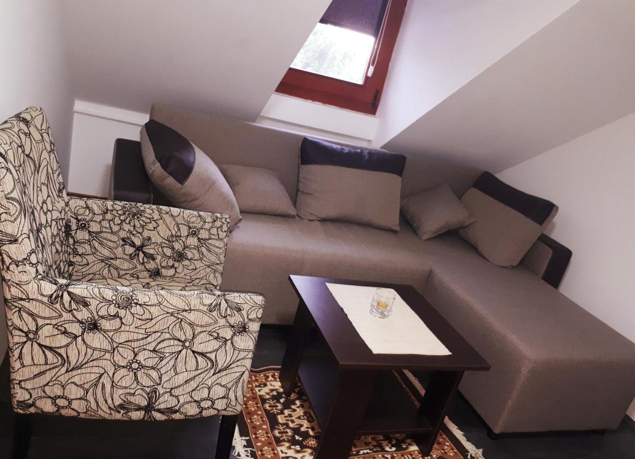 Salas Tatic Hotel Turija ภายนอก รูปภาพ